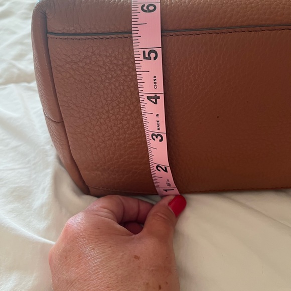 Like new Tory Burch leather handbag. Authentic from The Real Real. - Picture 3 of 7